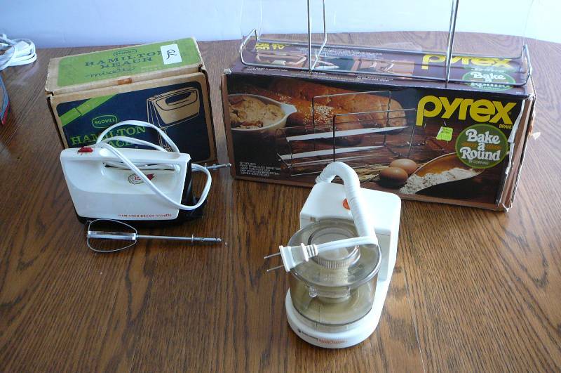lot 70 image: Hamilton Beach Hand Mixer, Black & Decker Handy Chopper ( Electric ) , Pyrex Bake & Round Bread Pan