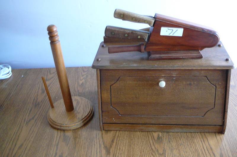 lot 71 image: Chicago Cutlery -  Knives, Sharpening Stick & Block, Wooden Bread Box