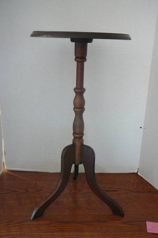 lot 81 image: Vintage Wooden Plant Stand