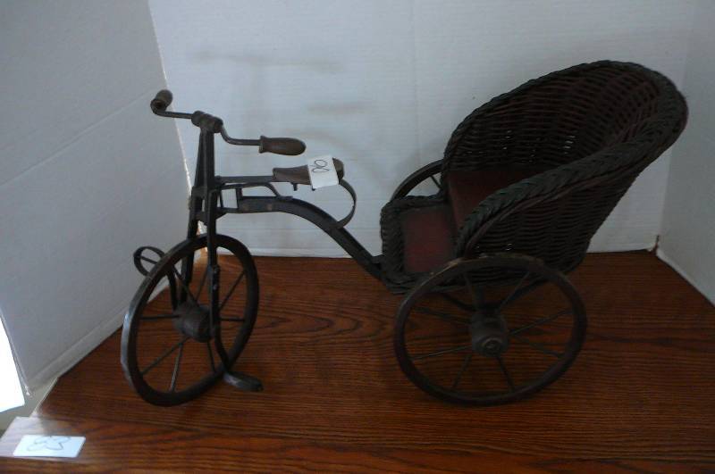 lot 90 image: Small Decorator Rickshaw, Stuffed Australian Boxing Kangaroo