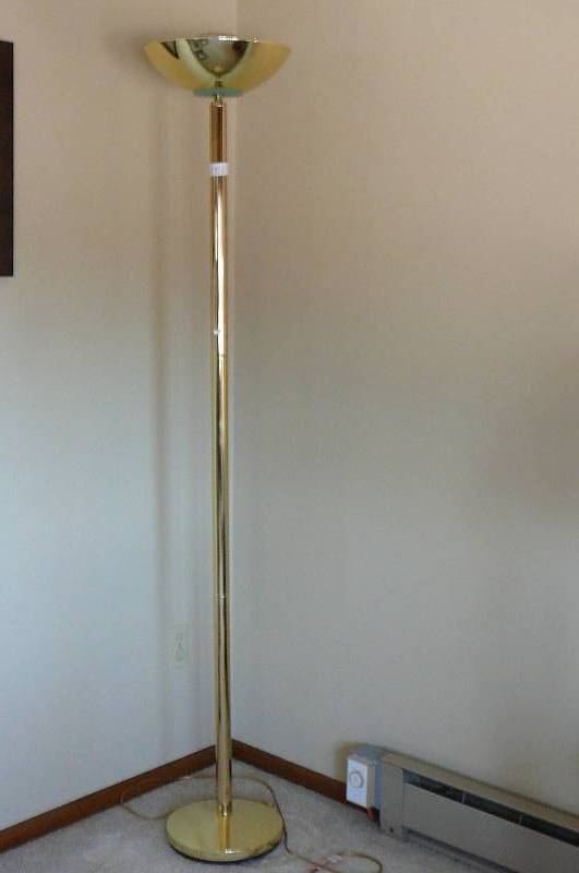 lot 101 image: Brass Floor Lamp
