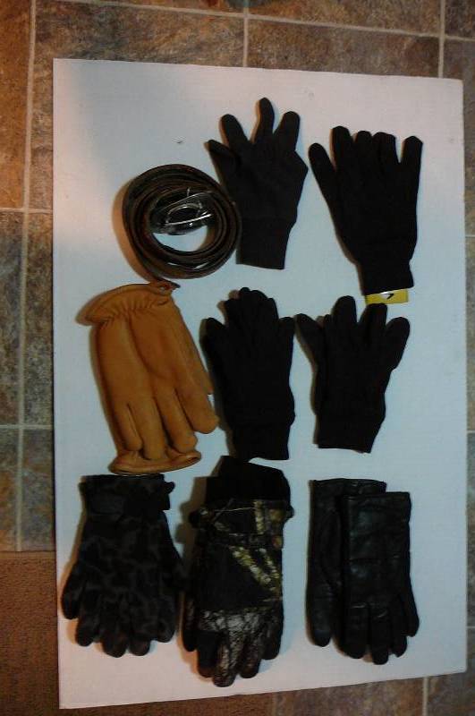 lot 122 image: Mens Leather Belts & Various Mens Gloves