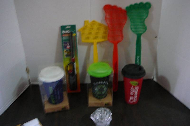 lot 125 image: Double wall Insulated Ceramic cups With Silicone Lid, LighterFlags Water