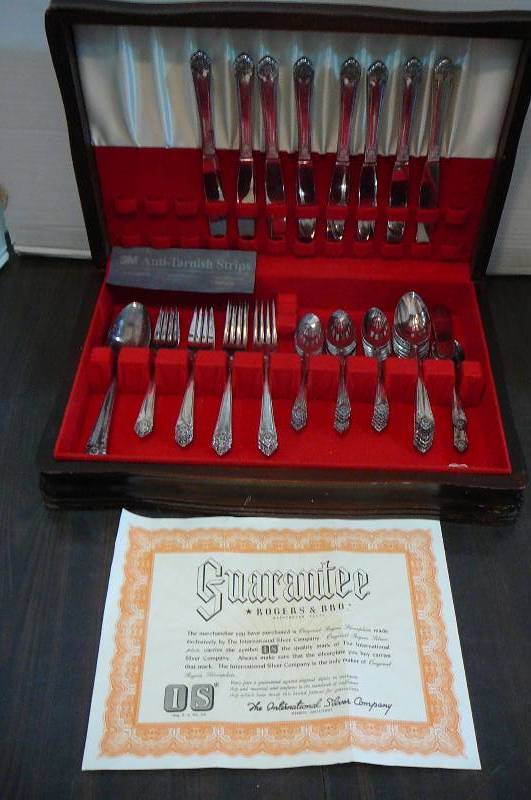 lot 135 image: Silver Plated Silverware Set For 8 In Wooden Box