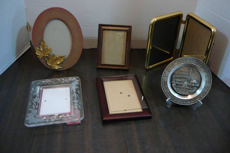 lot 136 image: Picture Frames