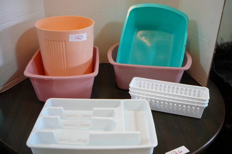 lot 140 image: Plastic Organizer Bins, Silverware Tray