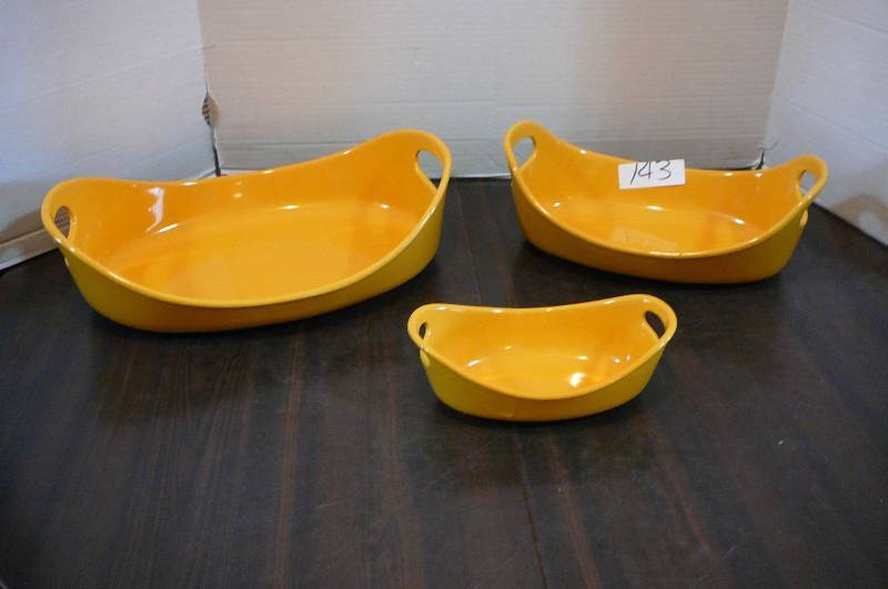 lot 143 image: 3 Piece Rachael Ray Casserole Dishes