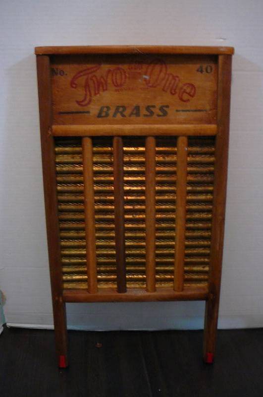 lot 152 image: Vintage Wash Board