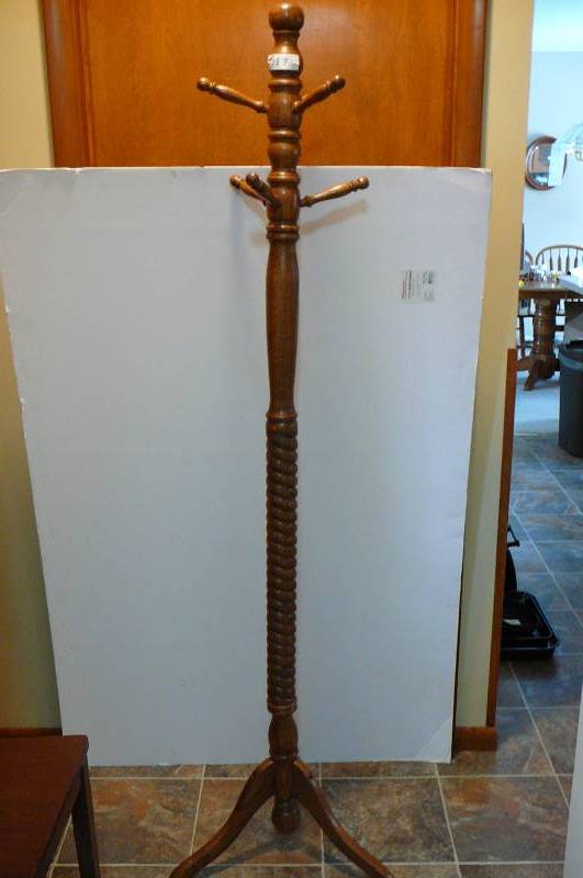 lot 157 image: Oak Coat Rack