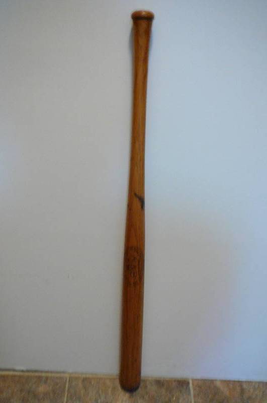 lot 158 image: Baseball Bat