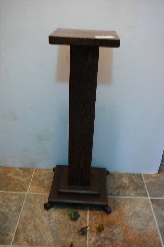 lot 161 image: Wood Fern Stand - Handcrafted