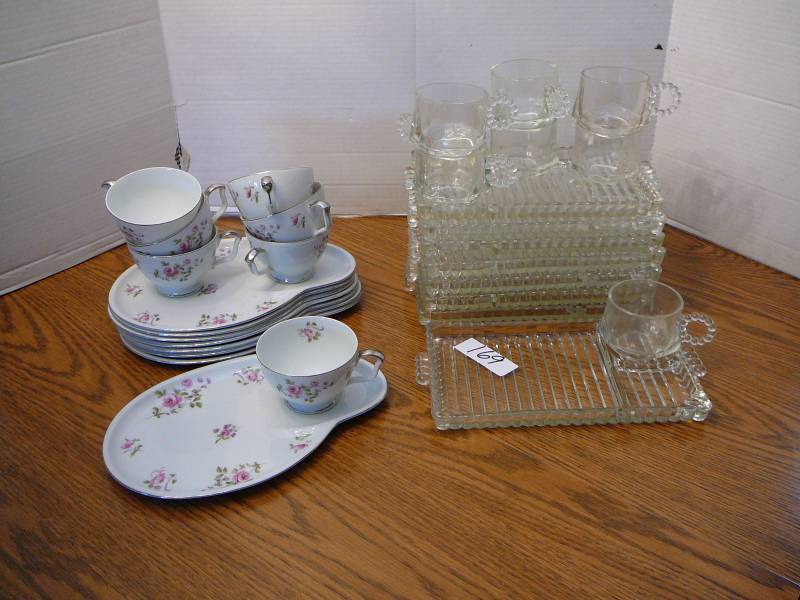lot 169 image: Plate & Coffee Cup Set - 7 Piece & 8 Piece