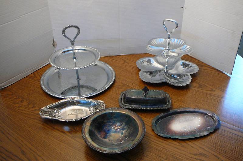 lot 173 image: Silver-Plated Serving Trays & Bowls