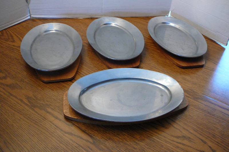 lot 174 image: Steak Plates