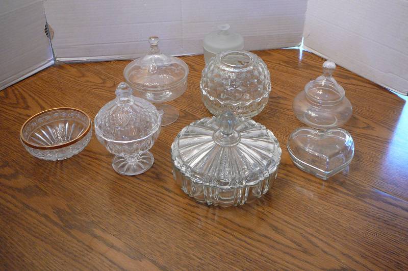 lot 175 image: Glass Candy DishesBowls