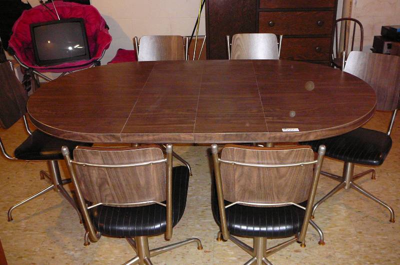 lot 181 image: Kitchen Table & 6 Swivel Chairs