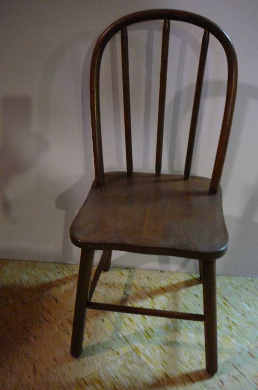 lot 200 image: Wooden Childs Chair