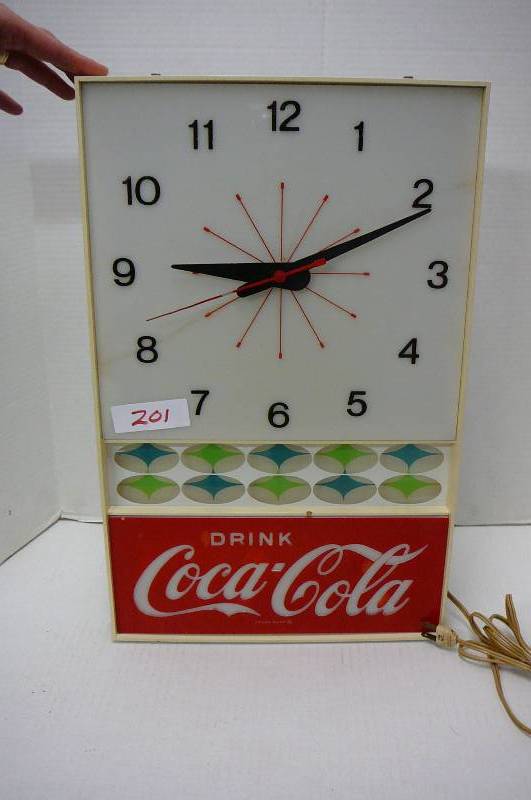 lot 201 image: Vintage Coca-Cola Lighted Clock