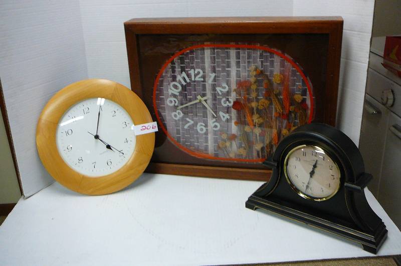 lot 206 image: Wall Clocks, Mantel Clock