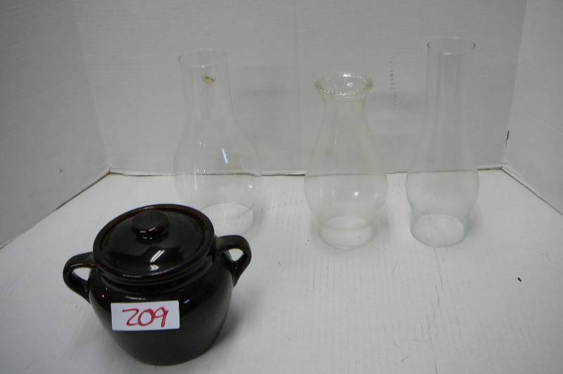 lot 209 image: Small Bean Pot, 3 Lamp Globes