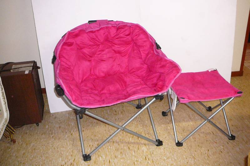 lot 211 image: Folding Chair & Footstool