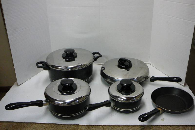 lot 215 image: T-Fal Cookware 5 Piece With Lids