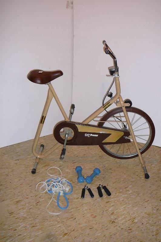 lot 219 image: Stationary Exercise Bike