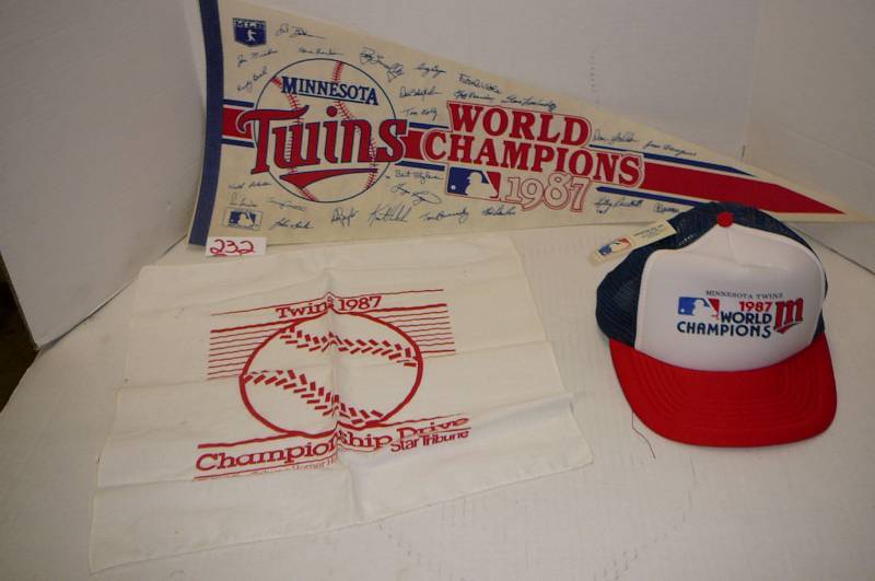 lot 232 image: Minnesota Twins Memorabilia