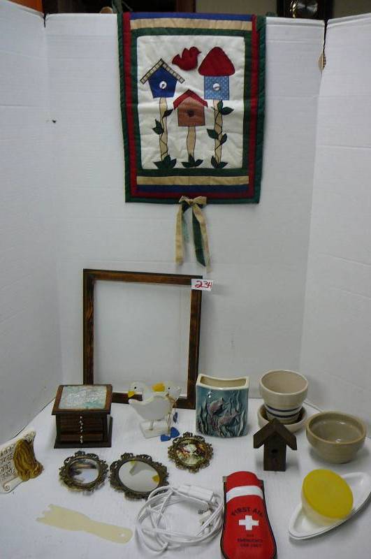 lot 234 image: Home Dcor