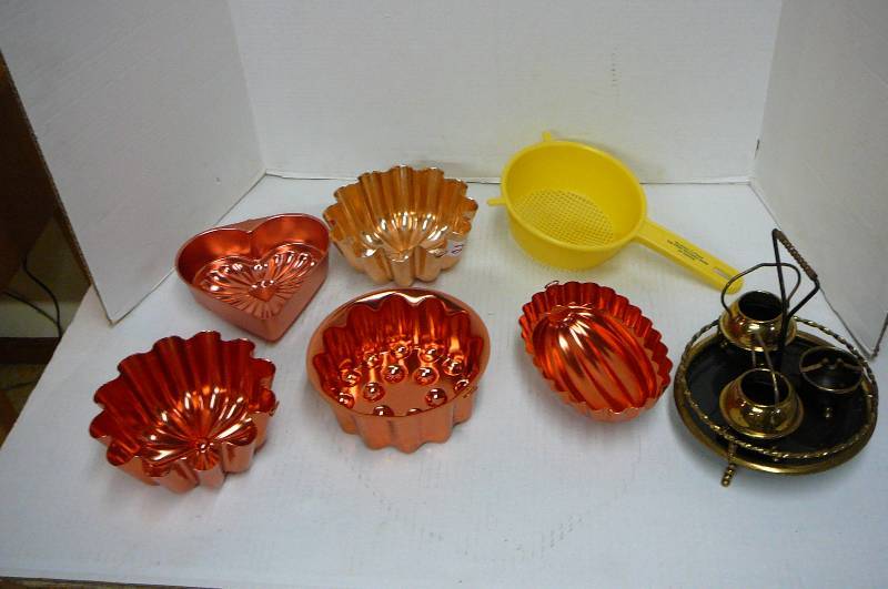 lot 246 image: Jell-O Molds, Strainer, Vintage Ashtray
