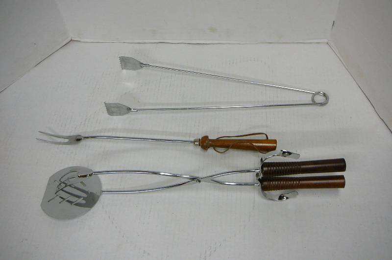lot 250 image: BBQ Utensils
