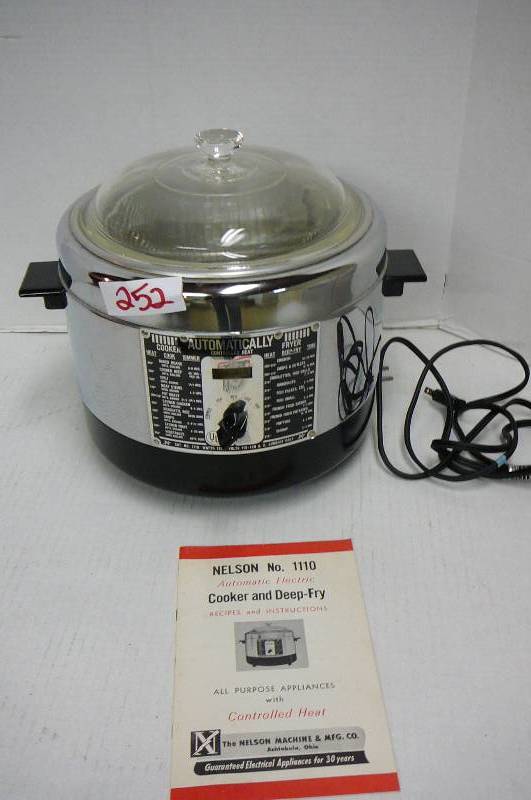lot 252 image: Auto Electric Cooker & Deep Fry With Cord