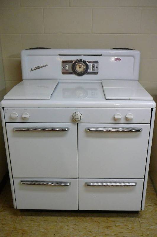 lot 253 image: Vintage Gas Beauty Range ODIN Stove