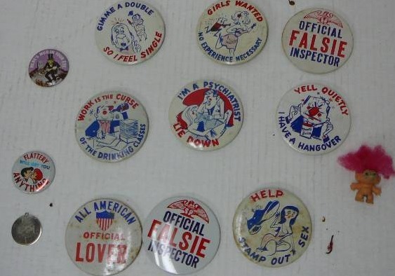 lot 259 image: Old Pin Buttons