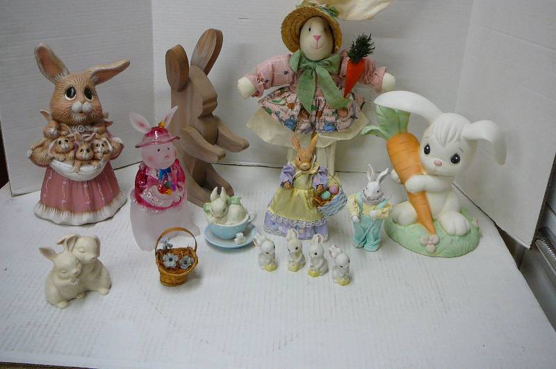 lot 269 image: Easter Figurines