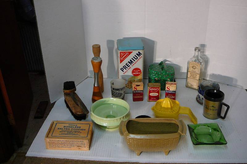 lot 292 image: Vintage Collectables- Redwing USA902Vase, Hull Vase, Wooden Cod Box, Old Spice cans, Old Shoe Brush