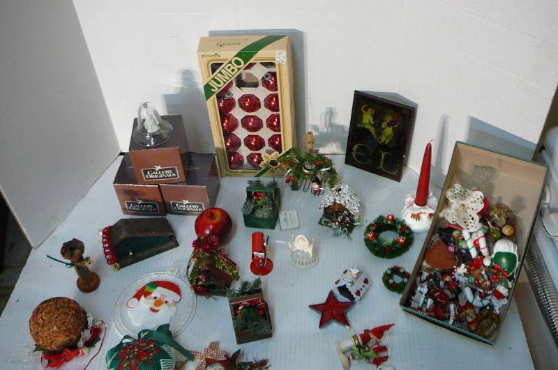 lot 300 image: Christmas tree Ornaments- Set of 3 Matching glass bellsAngels