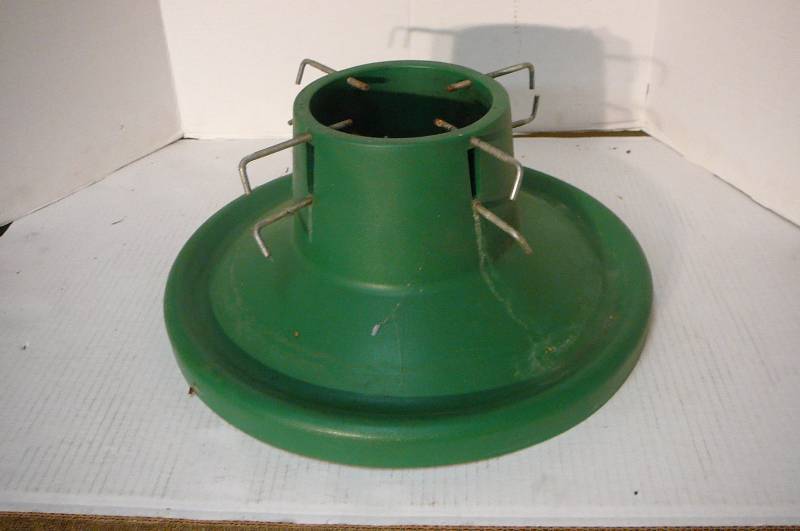 lot 302 image: Christmas Tree Stand