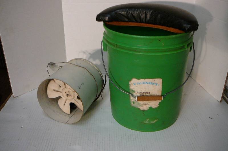 lot 306 image: Ice Fishing bucket with seat, Fan