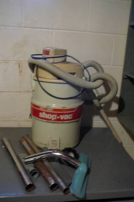 lot 307 image: WetDry Shop Vac & attachments