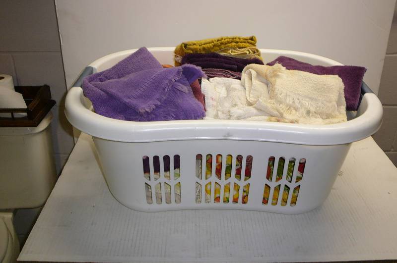 lot 316 image: Laundry basket & Towels