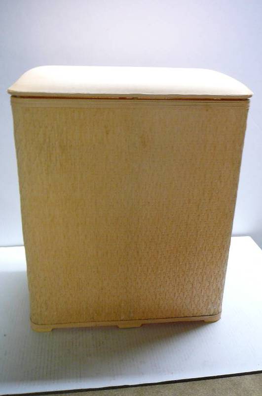 lot 323 image: Clothes Hamper