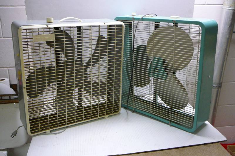 lot 324 image: Box Floor Fans