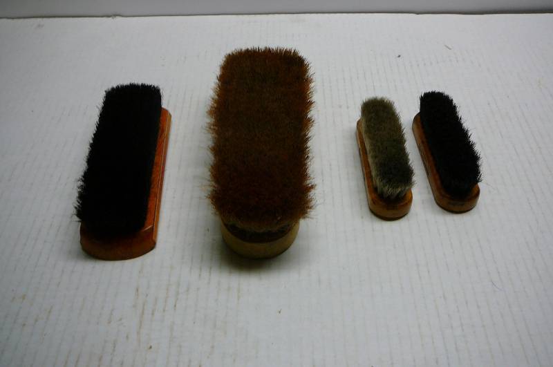 lot 326 image: Multiple Shoe Polishing Brushes