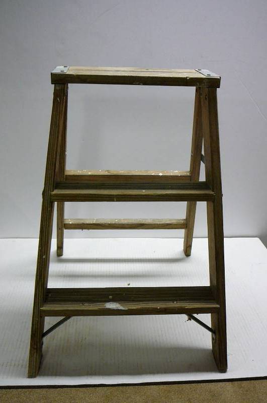 lot 329 image: Small Step Ladder - Werner wooden