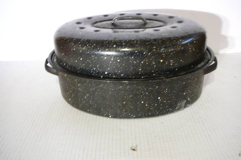 lot 339 image: Large Blue Enamel Roaster