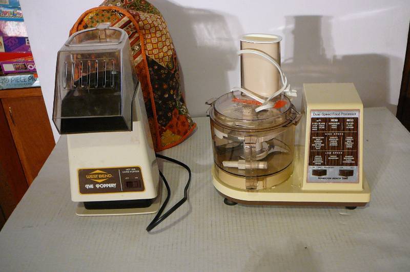 lot 355 image: Hamilton beach Food Processer, West bend Air Popper