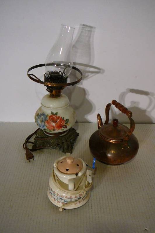 lot 361 image: Aladdin Lamp, Potpourri burner, Copper tea Kettle