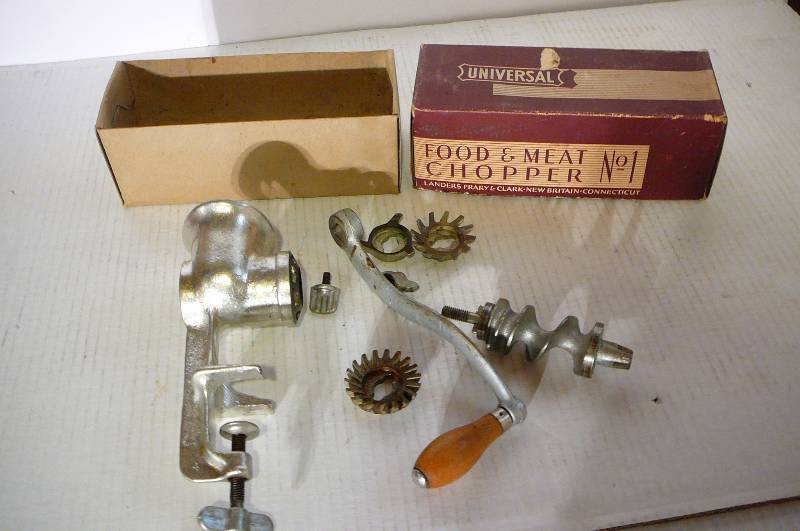 lot 364 image: Vintage Universal Food & Meat Chopper #1