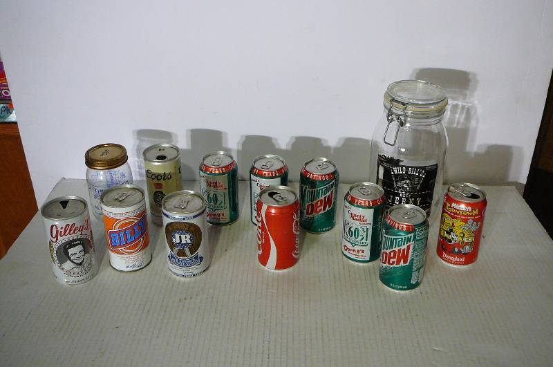 lot 369 image: Collectible Pop & Beer cans, Billy Beer, JR Beer, Looney Toons, Petes Co Market